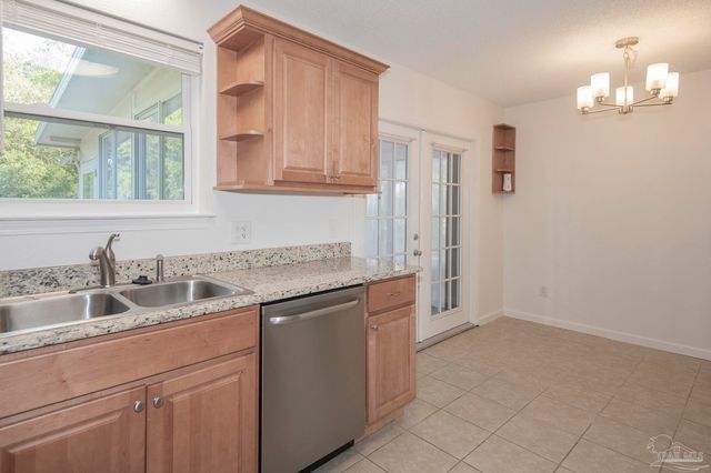 5578 Cyanamid Rd, Milton, FL 32583