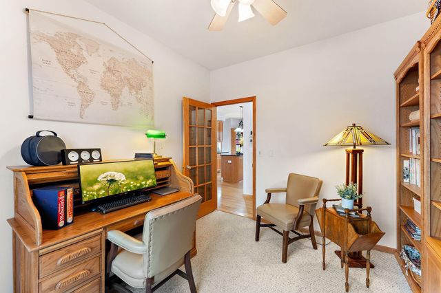 909 New Century Boulevard S, Maplewood, MN 55119