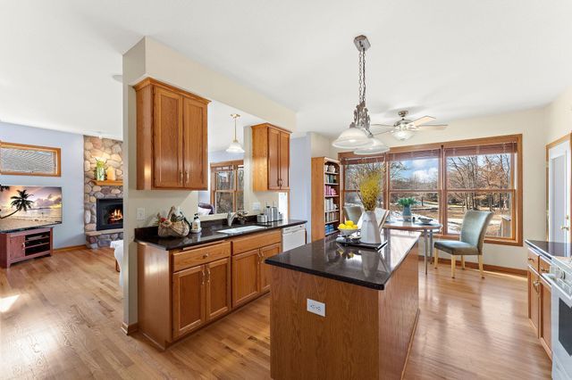 909 New Century Boulevard S, Maplewood, MN 55119