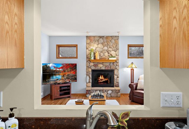 909 New Century Boulevard S, Maplewood, MN 55119