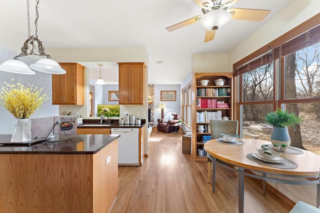 909 New Century Boulevard S, Maplewood, MN 55119