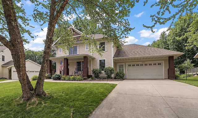 909 New Century Boulevard S, Maplewood, MN 55119