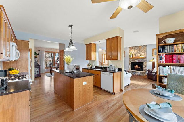 909 New Century Boulevard S, Maplewood, MN 55119