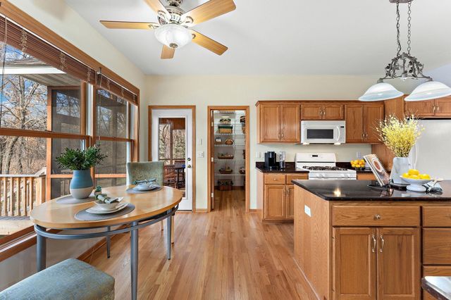 909 New Century Boulevard S, Maplewood, MN 55119