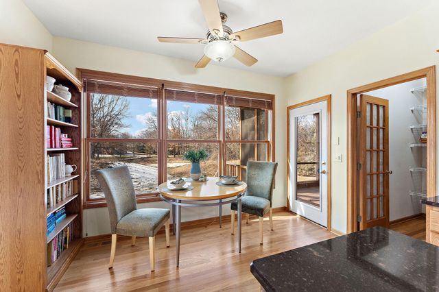 909 New Century Boulevard S, Maplewood, MN 55119