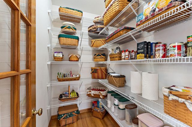 909 New Century Boulevard S, Maplewood, MN 55119