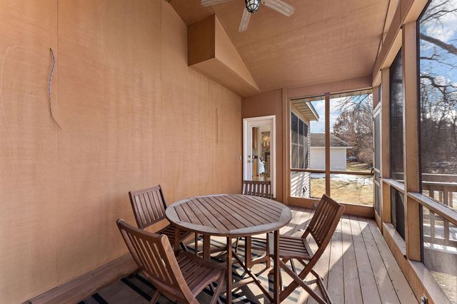 909 New Century Boulevard S, Maplewood, MN 55119