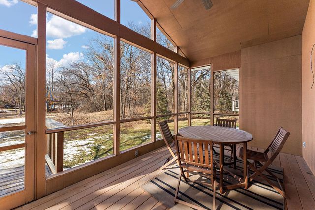 909 New Century Boulevard S, Maplewood, MN 55119