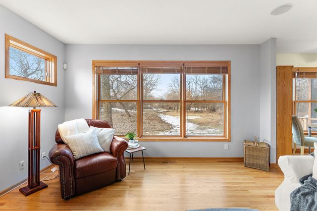 909 New Century Boulevard S, Maplewood, MN 55119