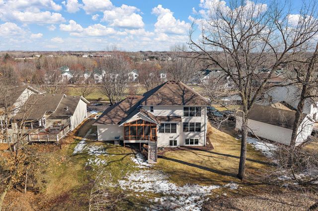 909 New Century Boulevard S, Maplewood, MN 55119