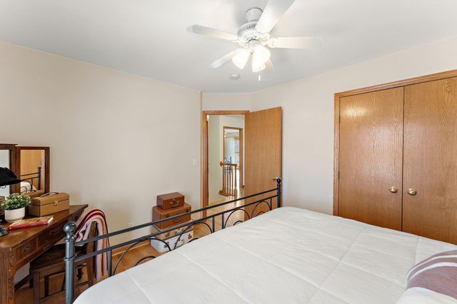 909 New Century Boulevard S, Maplewood, MN 55119