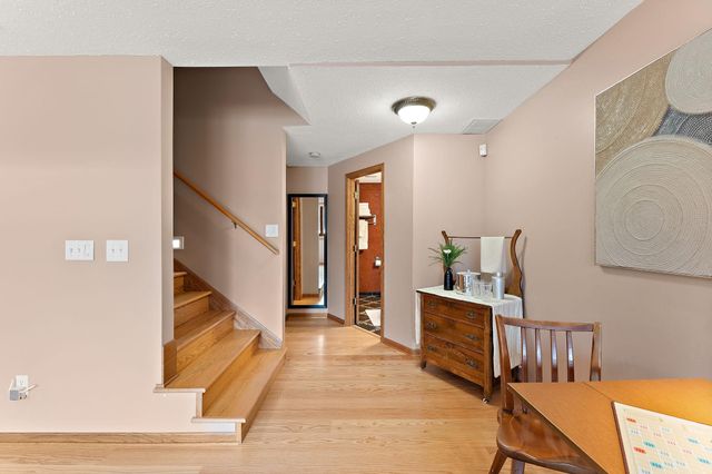 909 New Century Boulevard S, Maplewood, MN 55119