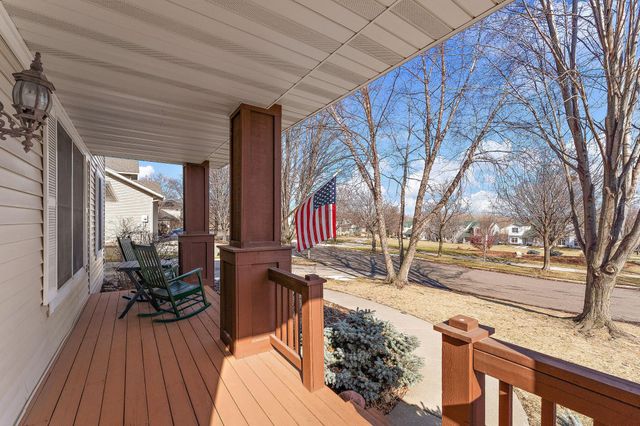 909 New Century Boulevard S, Maplewood, MN 55119