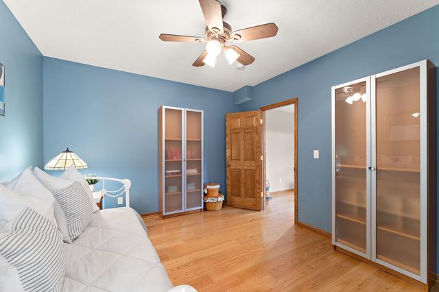 909 New Century Boulevard S, Maplewood, MN 55119