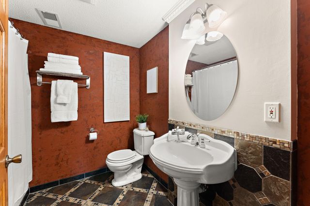 909 New Century Boulevard S, Maplewood, MN 55119