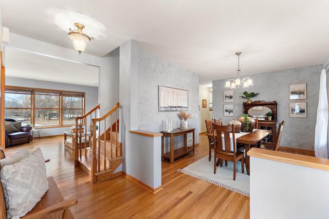 909 New Century Boulevard S, Maplewood, MN 55119