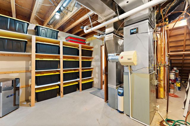 909 New Century Boulevard S, Maplewood, MN 55119