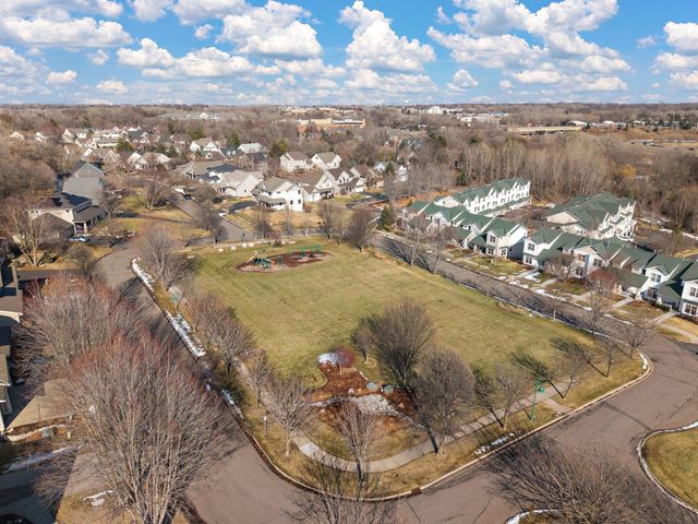 909 New Century Boulevard S, Maplewood, MN 55119