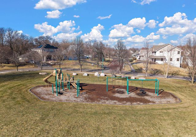 909 New Century Boulevard S, Maplewood, MN 55119