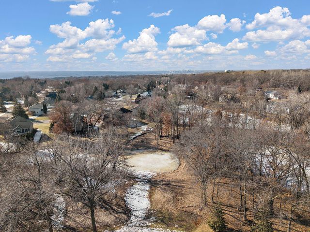 909 New Century Boulevard S, Maplewood, MN 55119