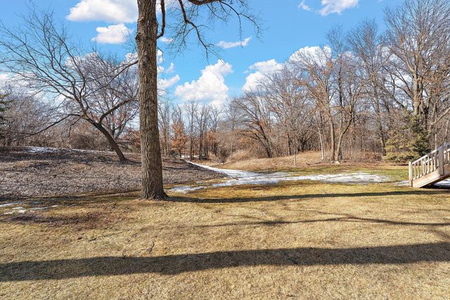 909 New Century Boulevard S, Maplewood, MN 55119