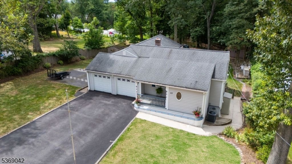 53 W Summit Ave, Midland Park Boro, NJ 07432