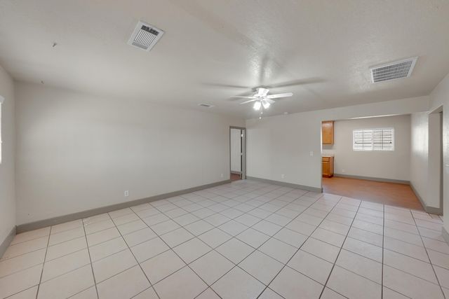 680 E Larry Street, Farmersville, CA 93223