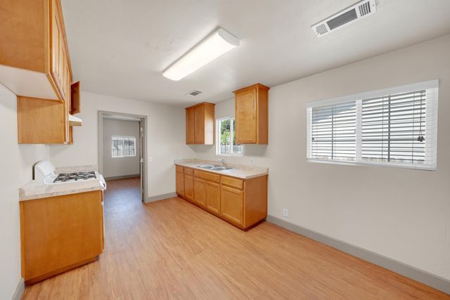 680 E Larry Street, Farmersville, CA 93223