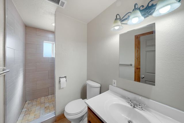 680 E Larry Street, Farmersville, CA 93223