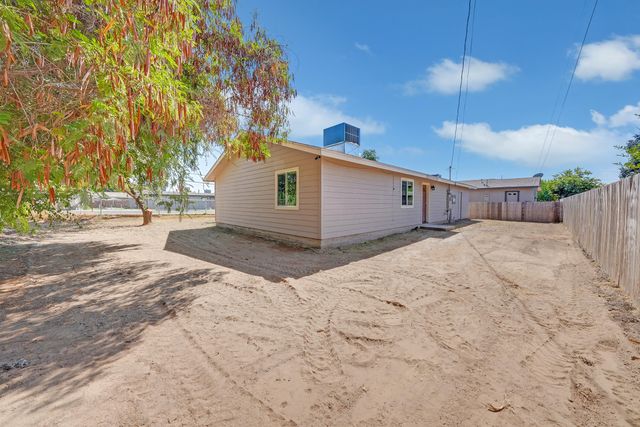 680 E Larry Street, Farmersville, CA 93223