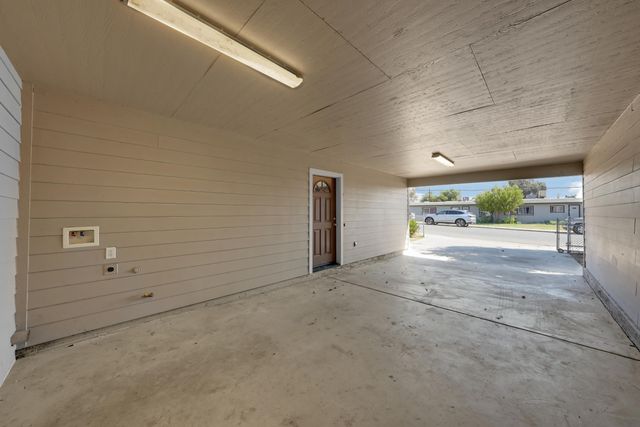 680 E Larry Street, Farmersville, CA 93223