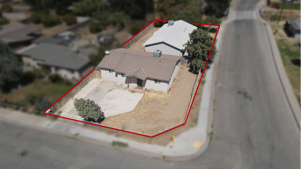 680 E Larry Street, Farmersville, CA 93223