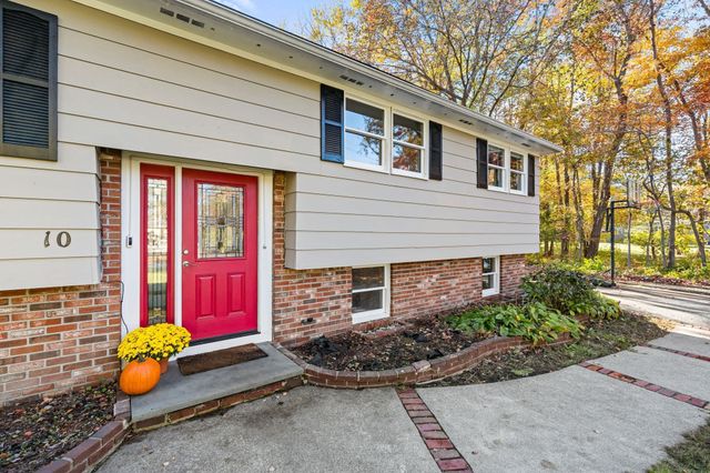 10 Garden Brook Rd, Billerica, MA 01821