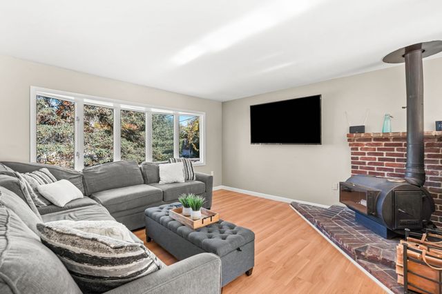 10 Garden Brook Rd, Billerica, MA 01821