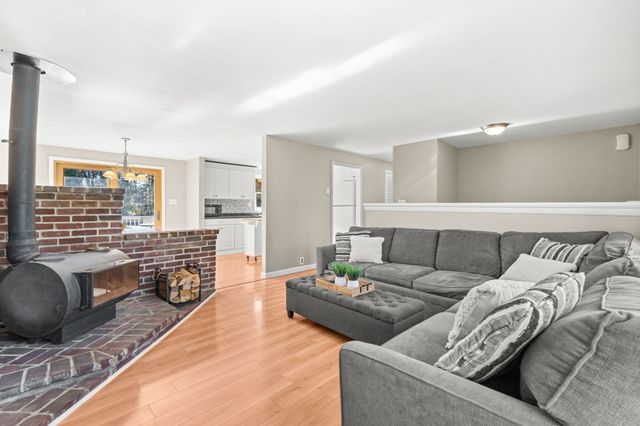 10 Garden Brook Rd, Billerica, MA 01821