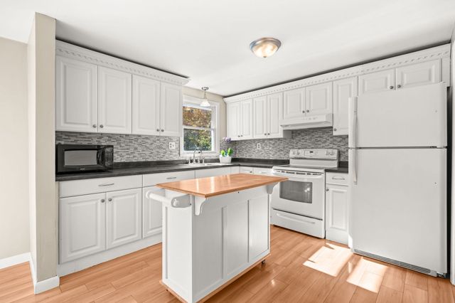 10 Garden Brook Rd, Billerica, MA 01821