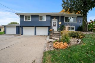 305 MEADOW Lane, Council Bluffs, IA 51503