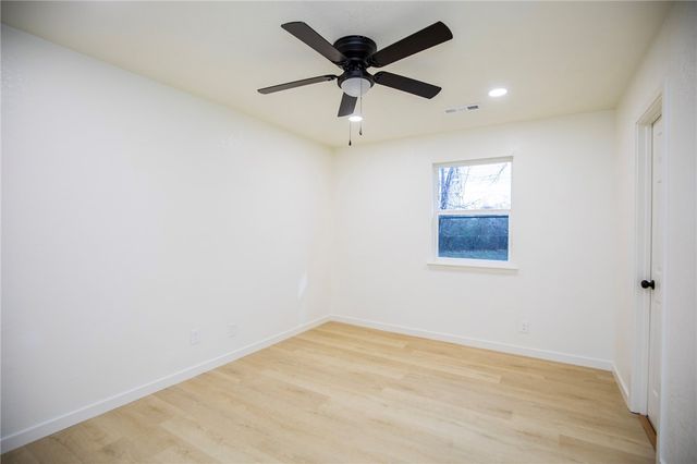 10 McIntosh Lane, Bentonville, AR 72712