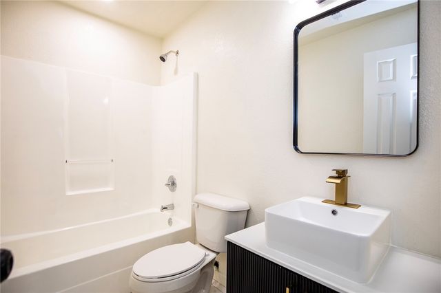 10 McIntosh Lane, Bentonville, AR 72712