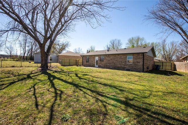 10 McIntosh Lane, Bentonville, AR 72712