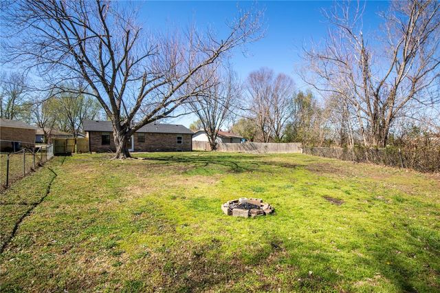 10 McIntosh Lane, Bentonville, AR 72712