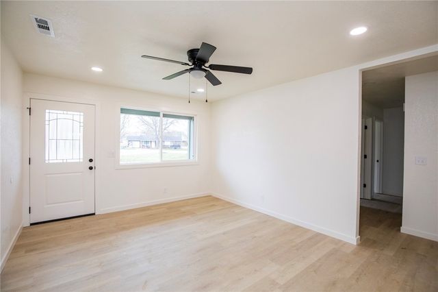 10 McIntosh Lane, Bentonville, AR 72712