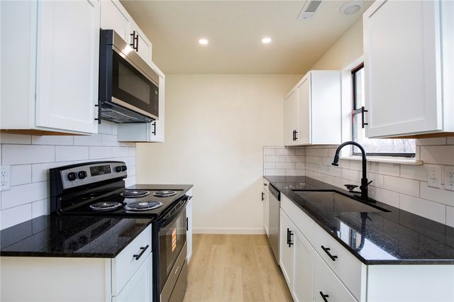 10 McIntosh Lane, Bentonville, AR 72712