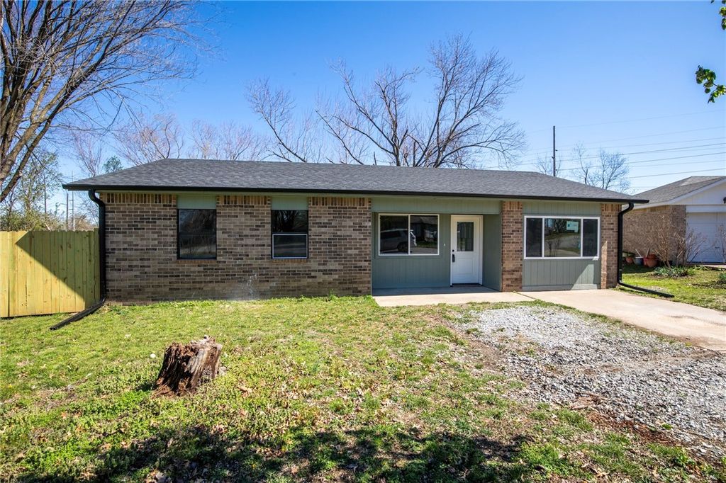 10 McIntosh Lane, Bentonville, AR 72712