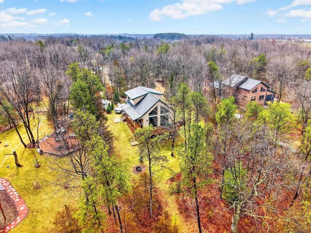 W8510 Lake Point Court, Oxford, WI 53952