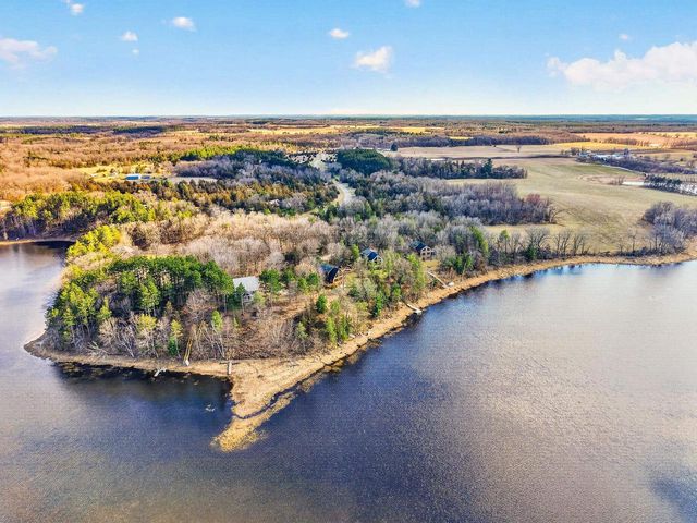W8510 Lake Point Court, Oxford, WI 53952