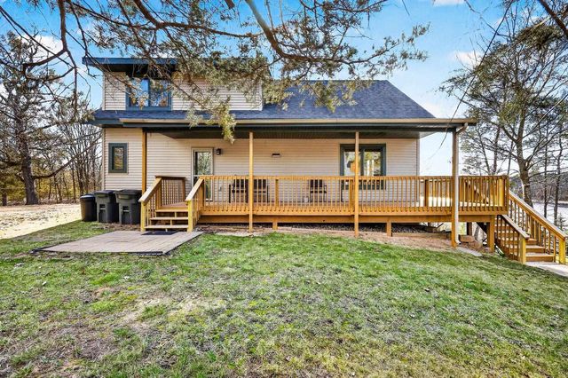 W8510 Lake Point Court, Oxford, WI 53952