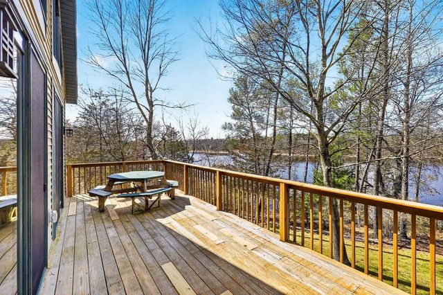 W8510 Lake Point Court, Oxford, WI 53952