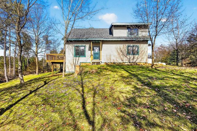 W8510 Lake Point Court, Oxford, WI 53952