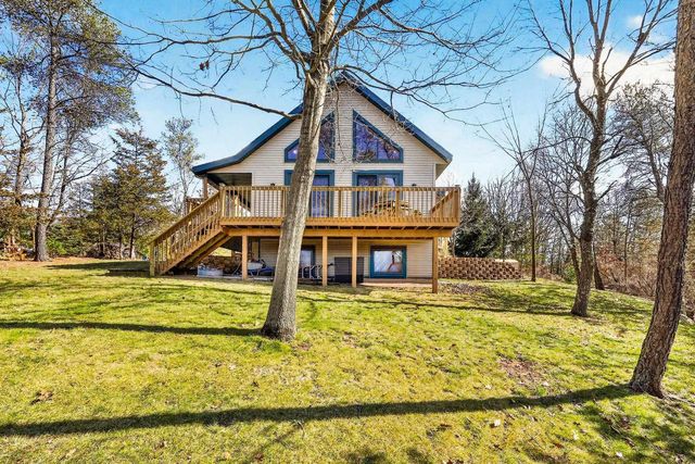 W8510 Lake Point Court, Oxford, WI 53952